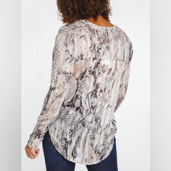 M & Co Sheer High Low Top Sheath Snake Blouse SZ Large NEW - Picture 2 of 14